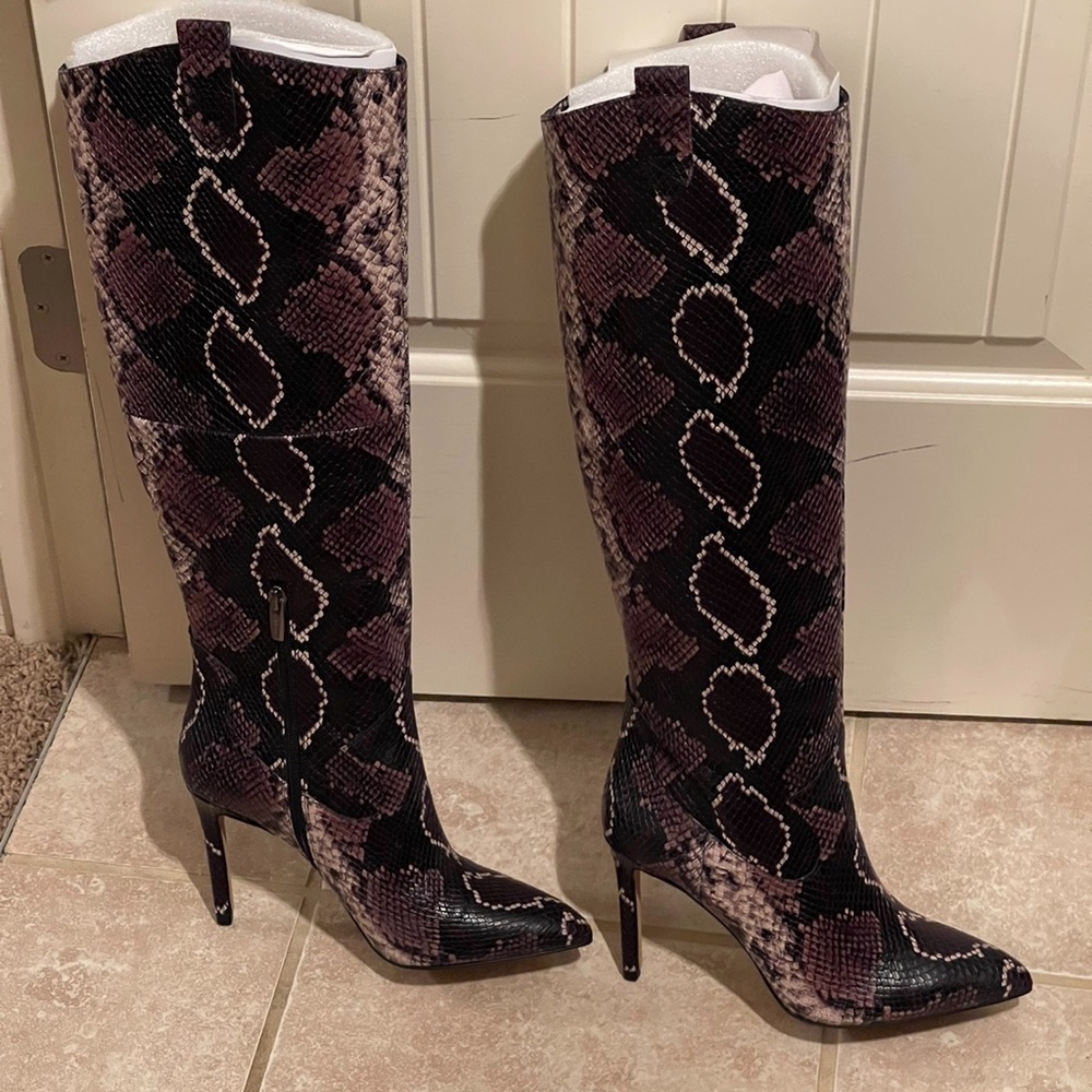 BRAND NEW VINCE CUMATO KNEE BOOTS